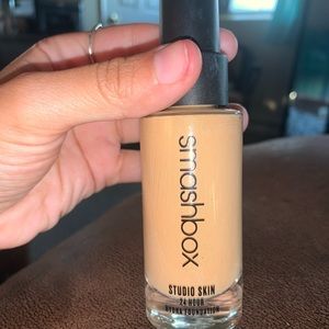 Smashbox Hydra Foundation
